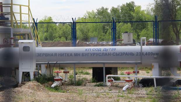 Узбекистан сообщил о крупной поставке нефти из России через Казахстан