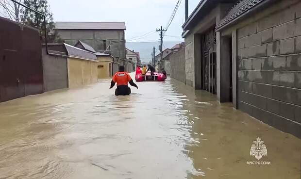 МЧС: более четыреъ тысяч человек эвакуировали в Дагестане из-за прорыва дамбы