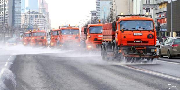 В Марфине приступили к промывке дорог и тротуаров