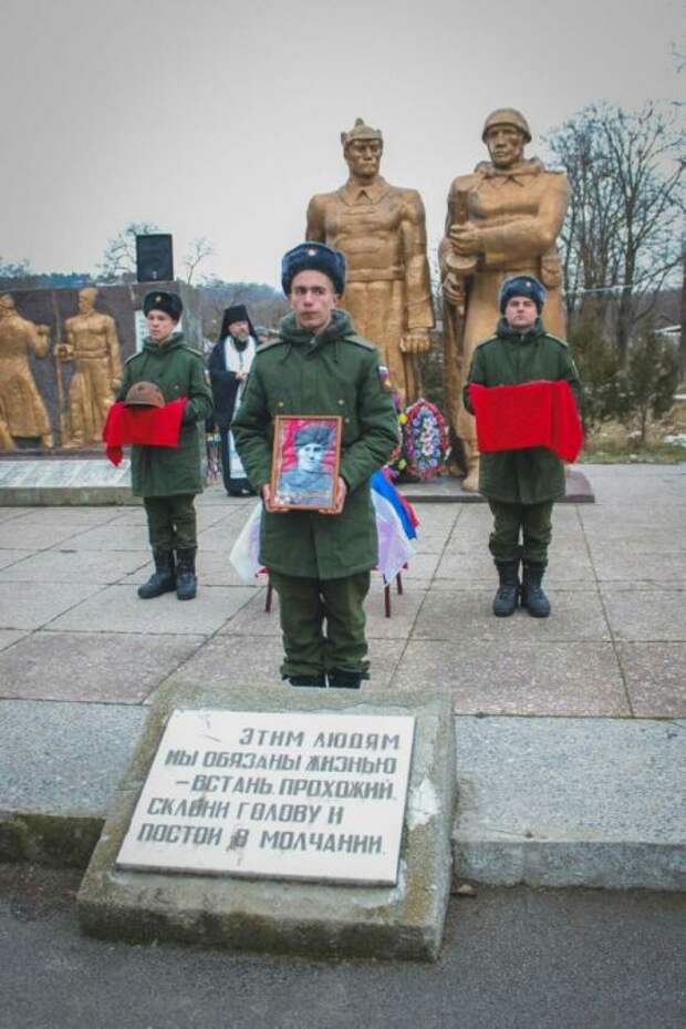 Захоронение останков советского солдата (17 фото)