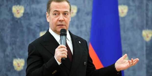 News.de: друг Путина оскорбил Мерца — поведение Медведева вызвало негодование в Германии