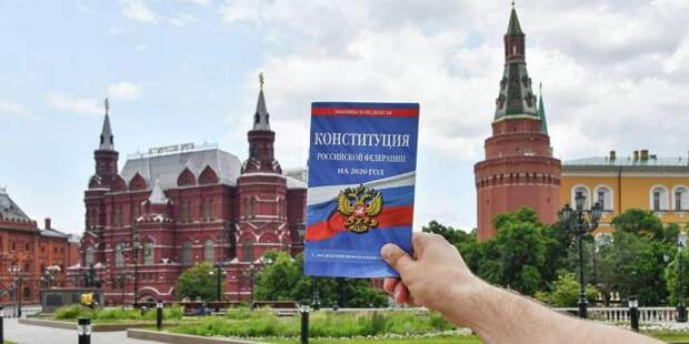 Писатель Сергей Минаев призвал москвичей принять участие в голосовании по Конституции