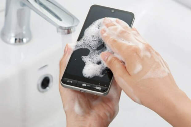 Вышел разрешенный к мытью с мылом смартфон для пенсионеров Sharp Basio Active 2