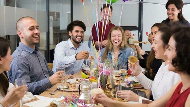 Праздничные посиделки на рабочем месте могут обернуться увольнением