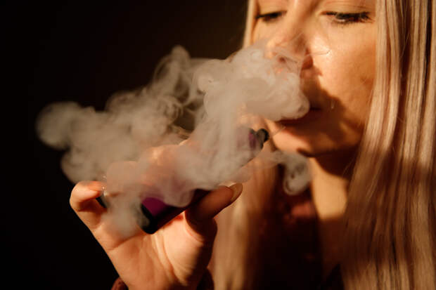 Врач Савинов рассказал, поможет ли повышение цен на сигареты избавить россиян от зависимости