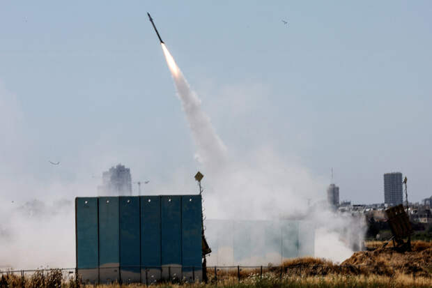 Израиль начал новую масштабную волну ударов по Тегерану