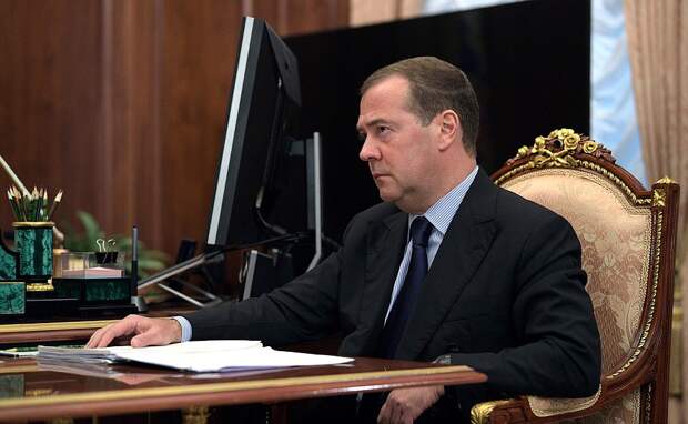 Медведев призвал нанести вред странам, которые ввели санкции против России