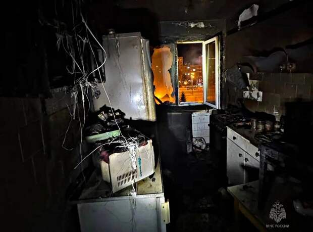 Квартира загорелась в Тобольской многоэтажке