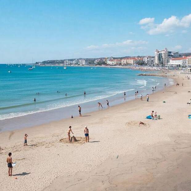 Чёрное море зовет обратно: россияне снова начали планировать отдых в Анапе