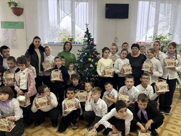 В Теучежском районе поздравили воспитанников ГКУ РА «Школа-интернат для детей с ограниченными возможностями здоровья» с Новым годом