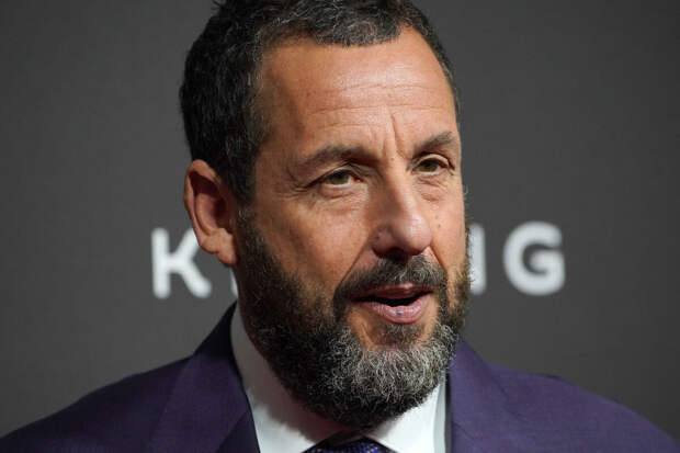 Актер Адам Сэндлер пообещал сняться еще в 50 фильмах до кончины