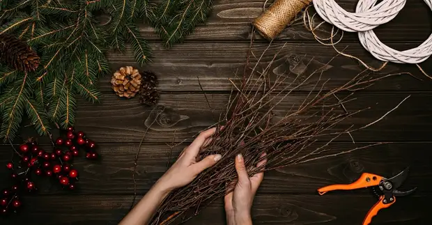 Новогоднее деревце из ветки вместо елки – мастер класс