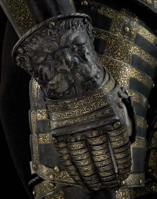 42. Рукавица "львиных" доспехов короля Франции Генриха II, 1550 г. 42. Рукавица "львиных" доспехов короля Франции Генриха II, 1550 г.