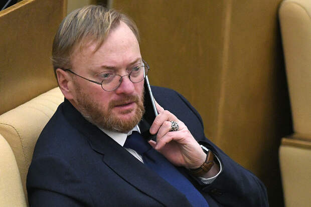 Депутат Милонов покинул сцену "Шансона года" из-за нецензурного оскорбления