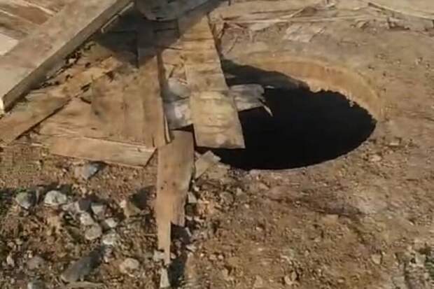 Четырехлетняя девочка упала в открытый канализационный люк в Хабаровском крае