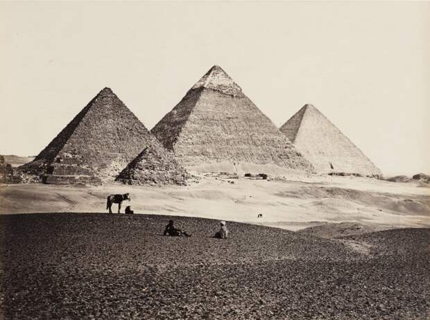 Самая старая из известных фотографий пирамид в Гизе, Египет, примерно 1859 г