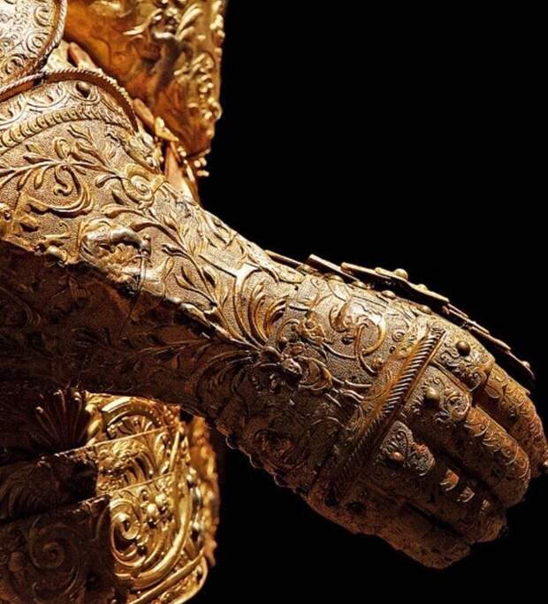 6.Парадные доспехи Генриха III, Франция. Сделаны в 1570 году. Только всмотритесь в детали! 6.Парадные доспехи Генриха III, Франция. Сделаны в 1570 году. Только всмотритесь в детали!