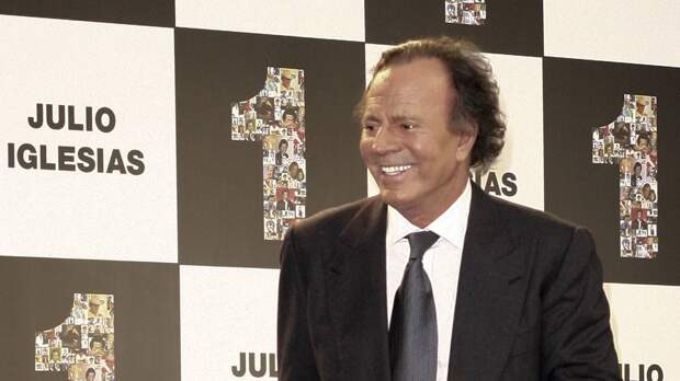 Певец Иглесиас ответил на обвинения в домогательствах от двух сотрудниц