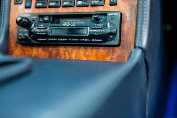 Редкий и легендарный Bugatti EB110 GT 1996 года