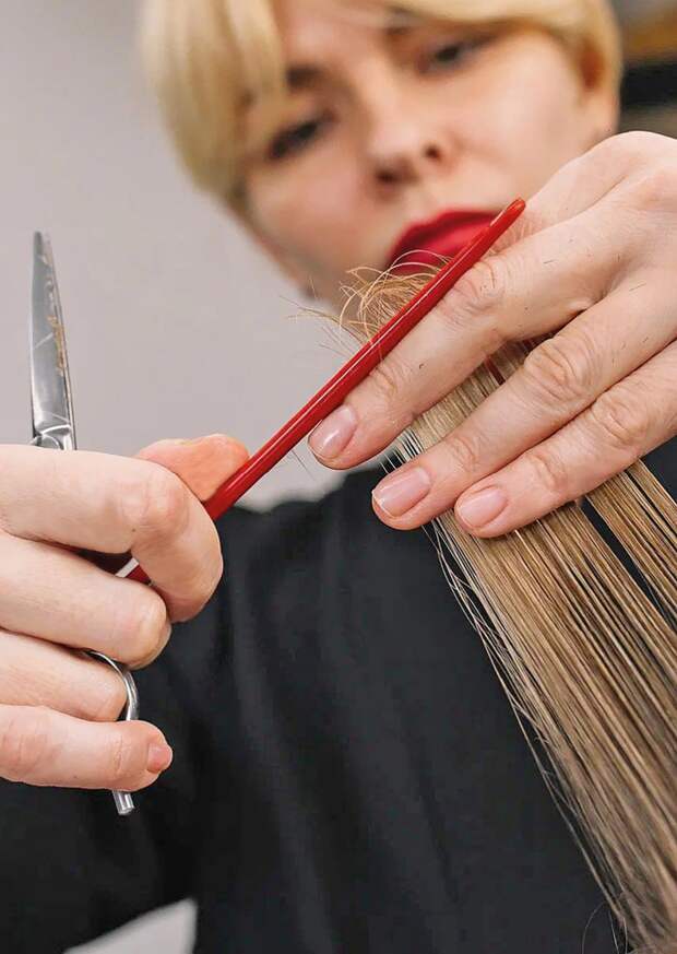 «Раньше было проще»: крымский парикмахер рассказала о современных тенденциях стрижек и укладок