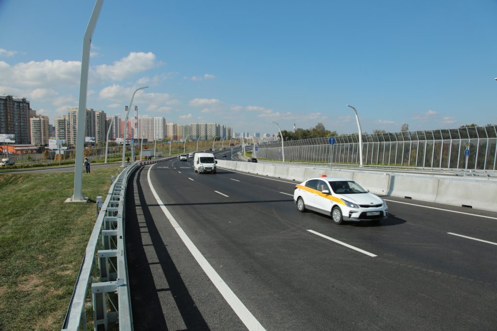 Частью новой трассы стал мост через реку Пехорку. Фото: Андрей Дмытрив