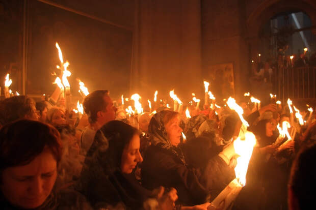 Благодатный огонь 2026: история чуда, отец Андрей Ткачев о схождении Благодатного огня, прямая трансляция