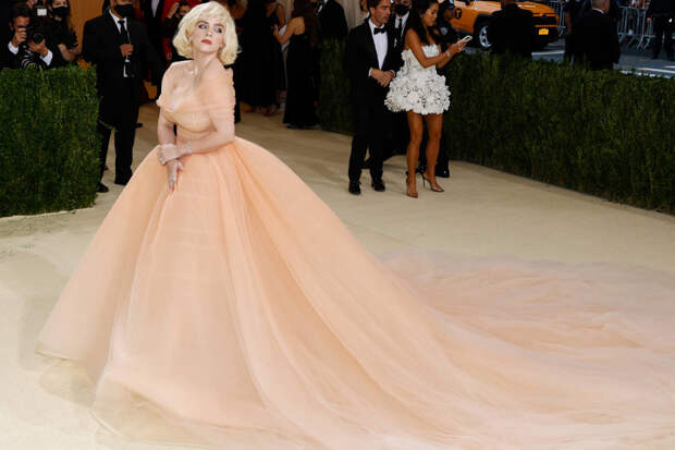 Билли Айлиш в Oscar de la Renta