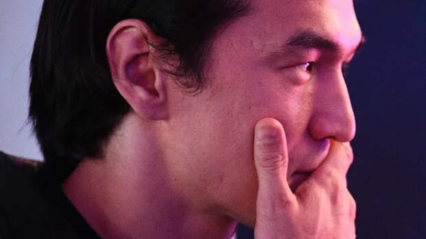 Комика Нурлана Сабурова задержали в московском аэропорту Шереметьево