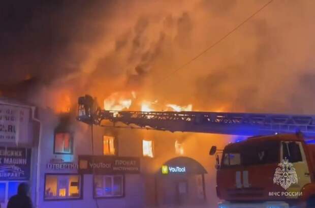 Ликвидация пожара проведена в административном здании в Тюмени