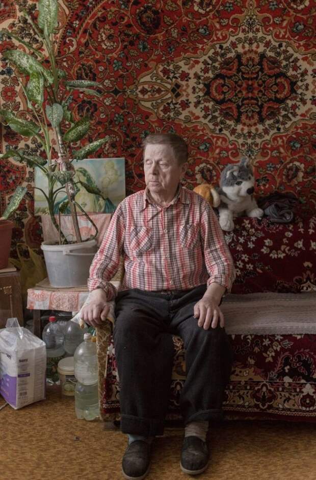 Вот как выглядит обычный день на улице слепых в городе Ермолино