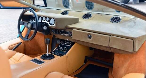 Редкий Lamborghini с «перископом» на крыше продадут с аукциона