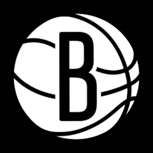 Егор Дёмин забросил мяч в своё кольцо во время матча НБА