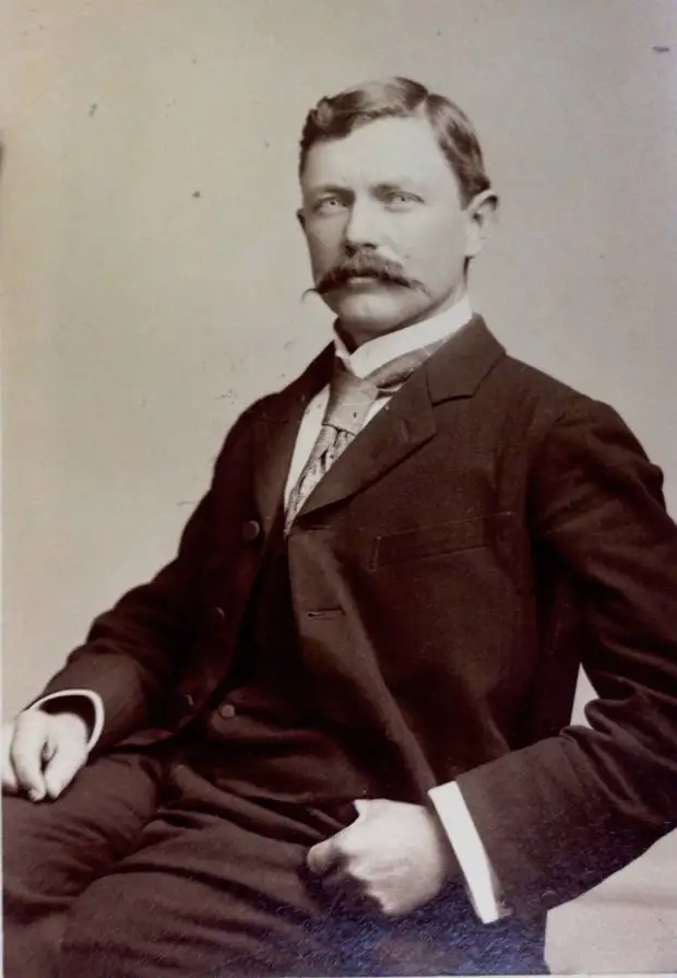 Бёрнхем Фредерик Рассел («Тот, кто видит в темноте»). Один из участников Англо-бурской войны 1899-1902 гг.