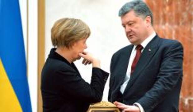 Канцлер Германии Ангела Меркель и президент Украины Петр Порошенко во время переговоров в "нормандском формате" по урегулированию кризиса на юго-востоке Украины