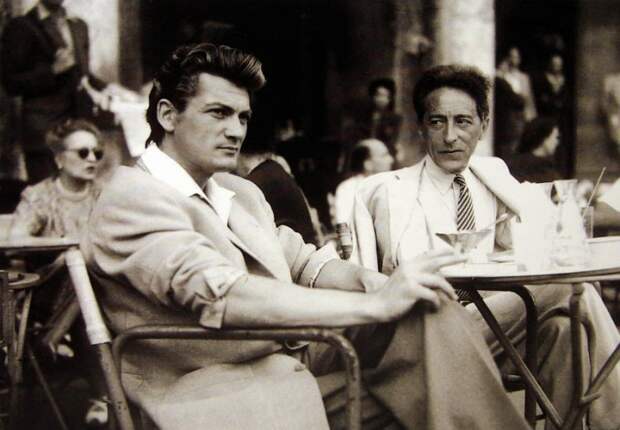 французский актер Жан Маре со своим любовником Жаном Кокто (справа)