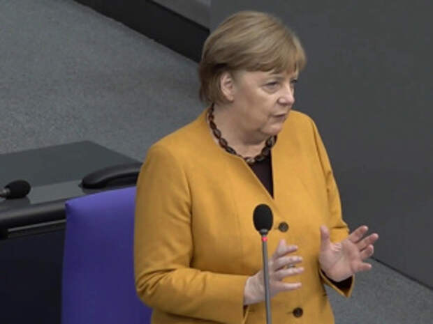 Меркель заявила о необходимости строить прочный мир в Европе с Россией
