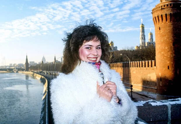 Интересные фотографии 90 -х (часть 29) 90-е, Детство 90-х, Ностальгия, Фотография, Подборка, Знаменитости, Россия, Эпоха, Жан-Клод Ван Дамм, Блестяще, Жанна Фриске, Шура, Линда, Макс Фадеев, Игорь Николаев, Катя Лель, Ирина Салтыкова, Городок, Афганцы, Длиннопост