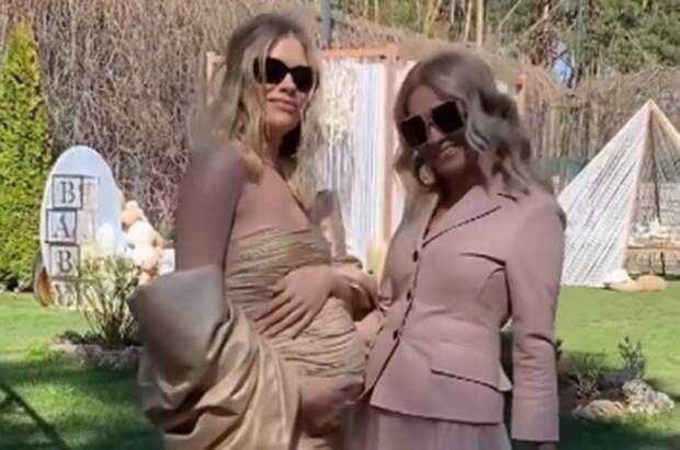 Ульяна Сергеенко, Яна Рудковская и другие на вечеринке Елены Перминовой в честь будущего ребенка