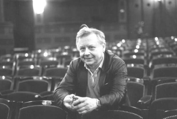 В Москве установили памятную доску Олегу Табакову