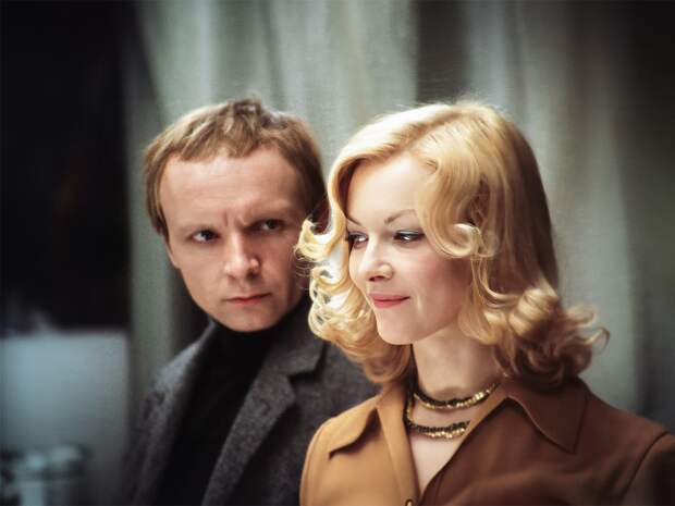 Психолог объяснила моду на советские фильмы и ёлки в стиле СССР