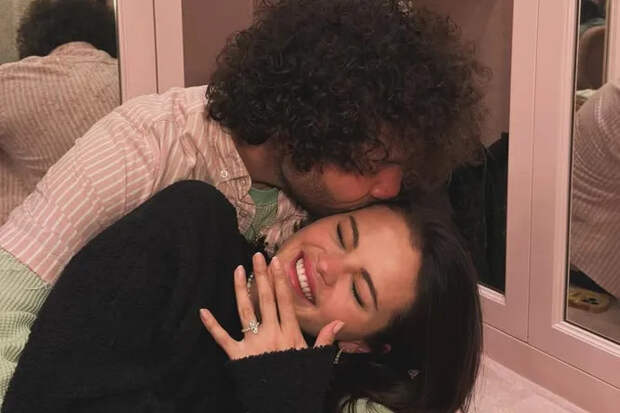 Помолвка Селены Гомес произошла в необычном месте