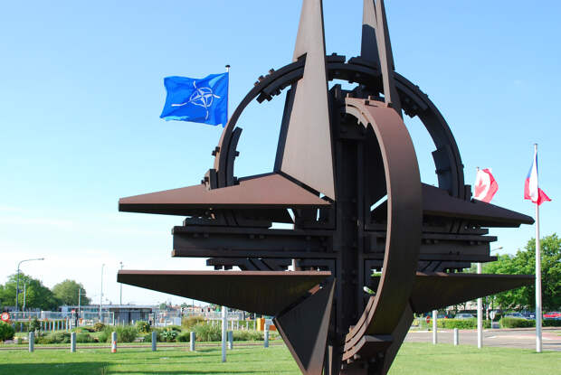 Такер Карлсон призвал немедленно распустить НАТО