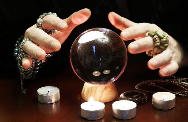 Опрос показал, сколько россиян верят в сверхъестественные силы