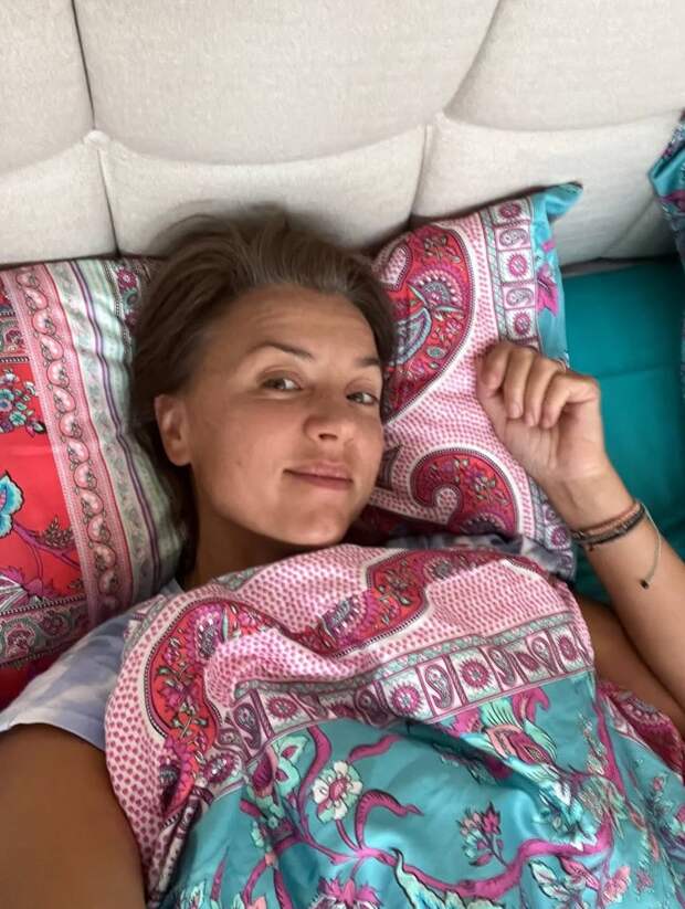 «Мне обычно друзья объясняют, как мне плохо»: Ксения Алфёрова о неумении отдыхать