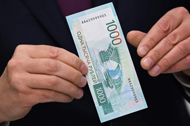Банк России показал новую тысячерублевую купюру. На ней есть Волга, один из самых длинных мостов Европы и эчпочмак