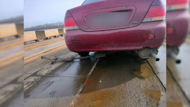 "Спуск и подъем в ужасном состоянии". Житель Бийска повредил машину при съезде с моста