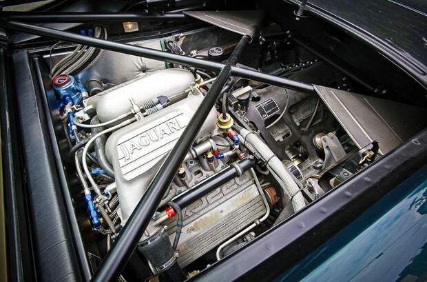 Отмечаем 30-летие великого суперкара Jaguar XJ220