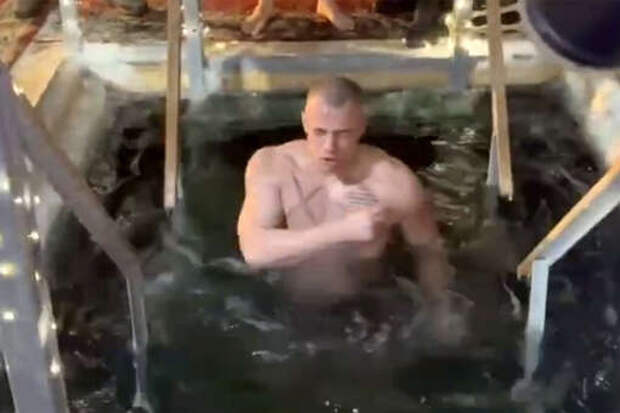 112: рэпер Macan отметил крещенские купания с сослуживцами