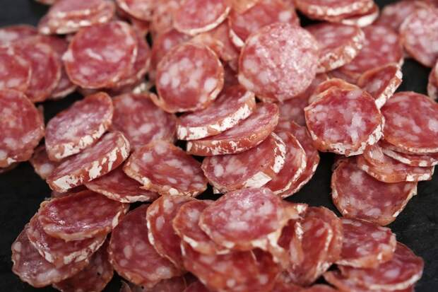 Кардиолог Тарасова: алкоголь и колбасы могут спровоцировать заболевания сердца