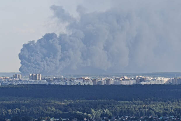 Осторожно, новости: в Нижнекамске после взрыва на заводе в воздухе запахло химией